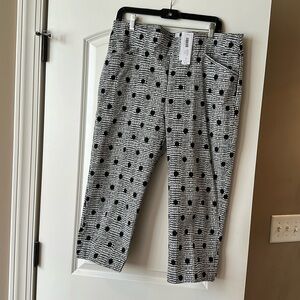 Chico’s Josie capri mixed dots black —perfect stretch slim capri